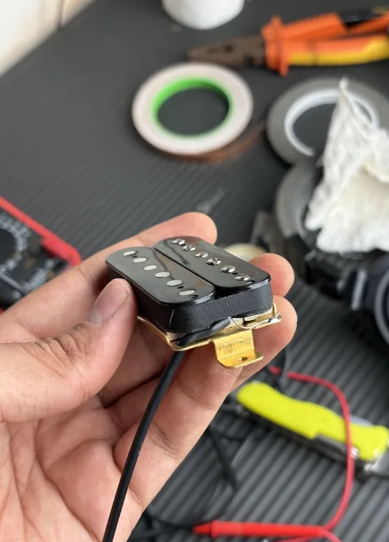 Assembly: Two coils, one humbucker.