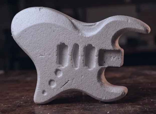 Thermocol prototype with a contour carved into its top edge.